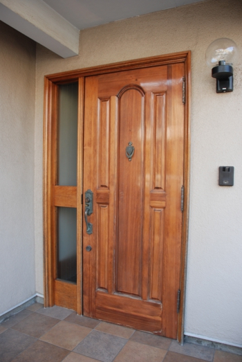 品川区の建具屋太明,玄関ドア,再塗装