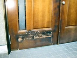 品川区の建具屋太明,木製ドア,玄関ドア,玄関ドア再塗装